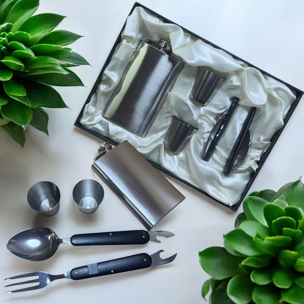 Kit Cantil Whisky Porta Bebida Inox - Funil - Copos - Talheres Dobráveis Camping Garfo Colher Abridor de Garrafa