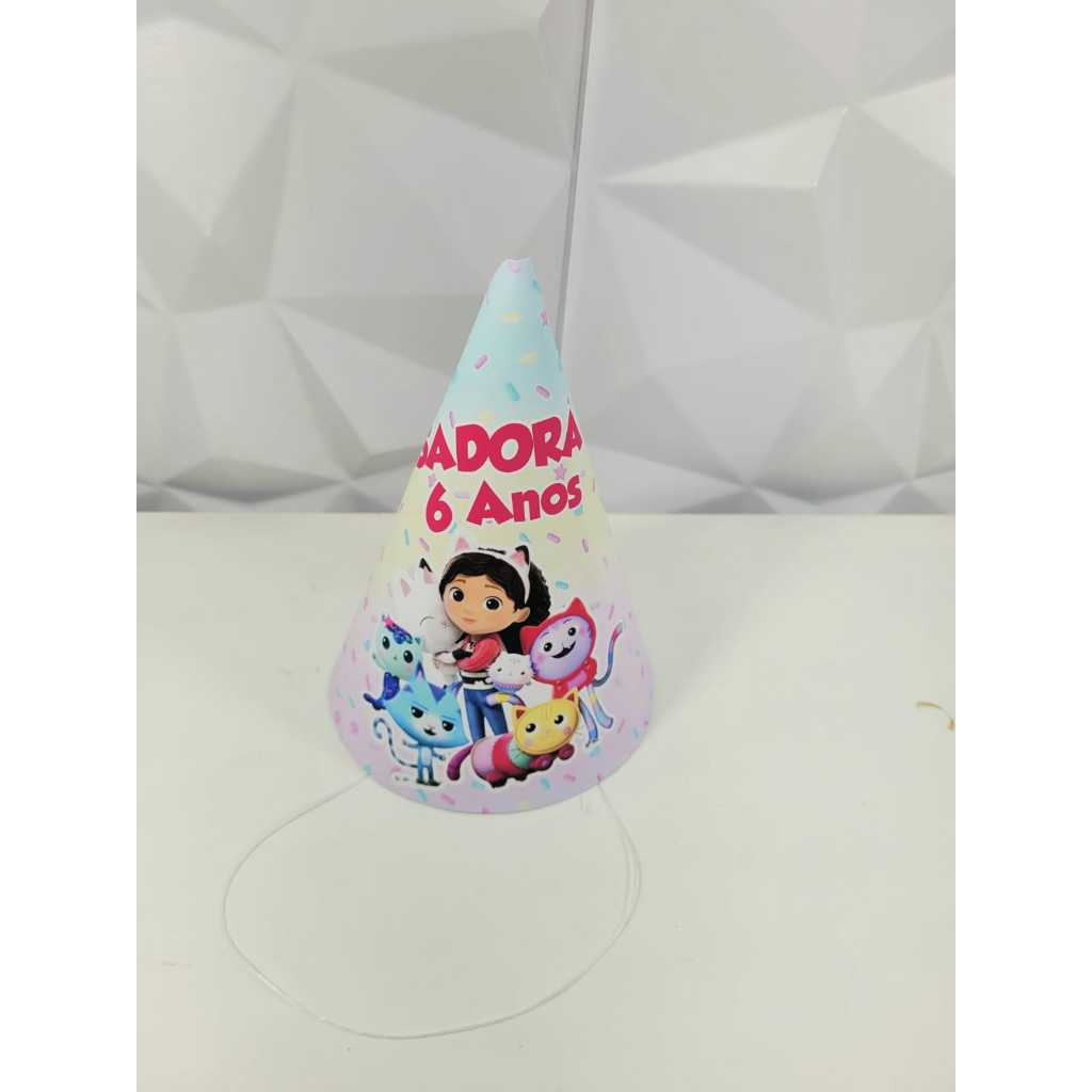 CHAPÉU DE ANIVERSÁRIO A CASA MÁGICA DE GABBY/CHAPEUZINHO PERSONALIZADO/LEMBRANCINHA DE ANIVERSÁRIO