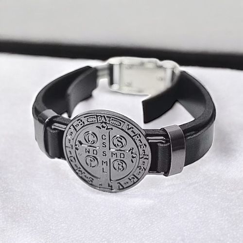 Pulseira Masculina Estilo Religioso com Medalha de São Bento Couro Sintético Ajustável Mod5 — imagem 2 de 2