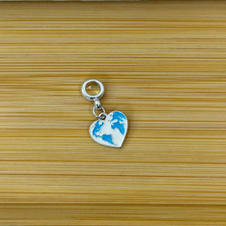 Berloque coração Mapa Mundi - Banhado a prata, com garantia em Oferta na Shopee