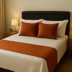 Kit Peseira para Cama + 2 Capas de Almofada 40x40 Suede Premium | Decoração Elegante Quarto