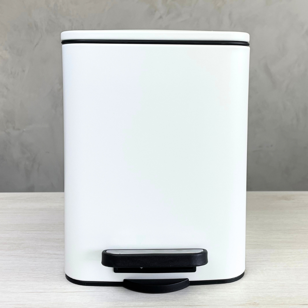 Lixeira Branca Quadrada Inox Pedal 5 Litros para Banheiro Cozinha Escritorio Casa Golden