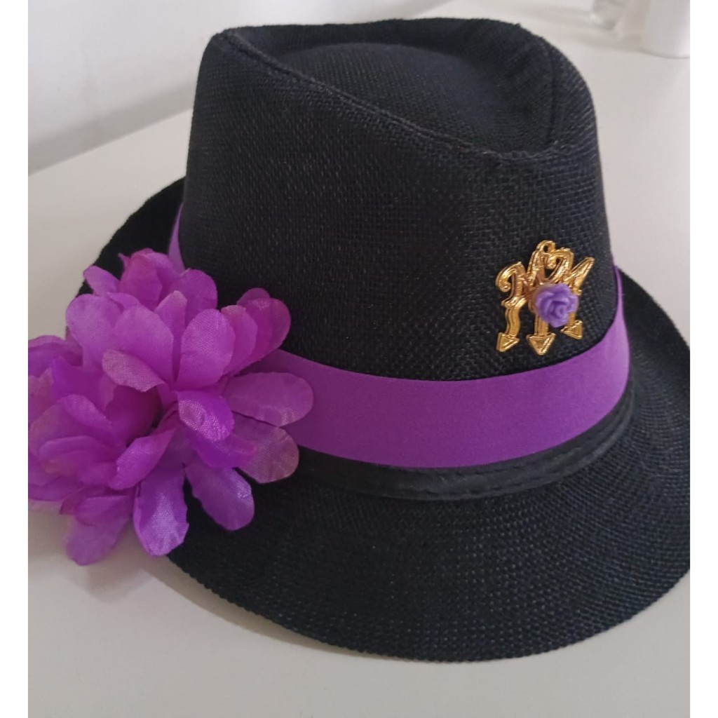 Chapeu de Maria Mulambo com pingente personalizado faixa e flor