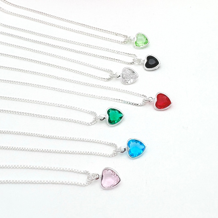 Colar feminino elegante com pingente de zircônia colorida em formato de coração, banhado a prata 925 ou ouro 18k em Oferta na Shopee