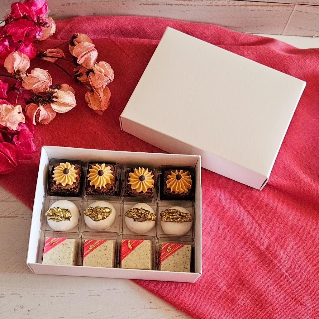 10 Caixas para 12 doces com Caixetas - altura 5cm - Tampa papel em Oferta na Shopee