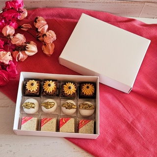 10 Caixas para 12 doces com Caixetas - altura 5cm - Tampa papel em Oferta na Shopee