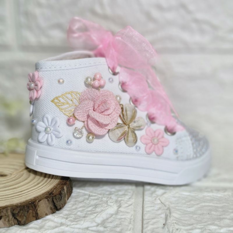 Tênis , personalizado jardim encantado flores e borboletas Rosa ,branco infantil menina,sem Faixinha bebê em Oferta na Shopee