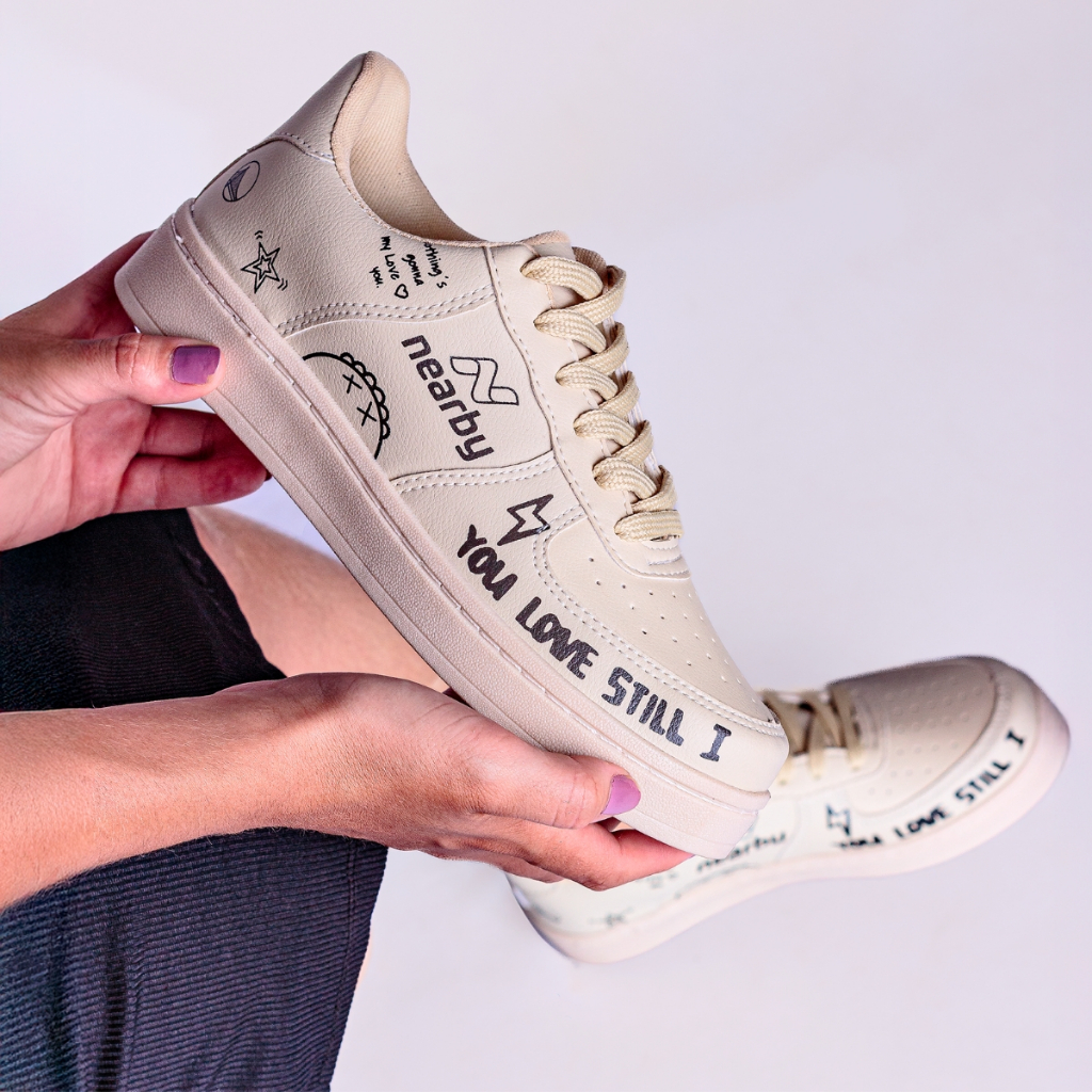 Tênis Sport e Streetwear Unissex Disponível em Cores do 34 ao 39!! em Oferta na Shopee