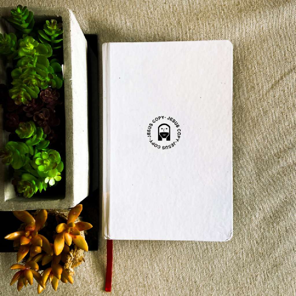 Bíblia Sticker Branca – NVI – Capa Dura Branca + Cartela de Adesivos Personalizáveis