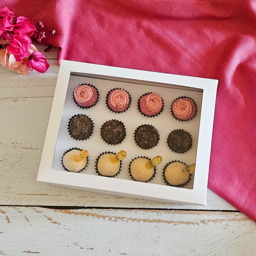 10 Caixas com berço para 12 brigadeiros ou Doces - Altura 5,5cm - Visor transparente Branca ou Kraft