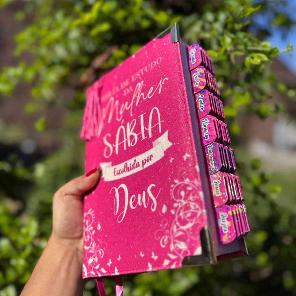 Bíblia da Mulher Sábia de Estudos 100% Glitter Pink Personalizada com Abas adesivas Hiper Full Color em Oferta na Shopee