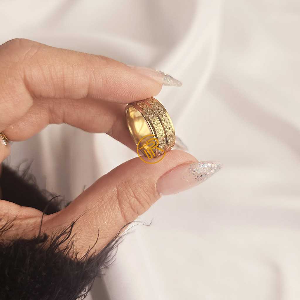 Anel Aliança Banhado Moeda Antiga 8mm Anatômicas Cor Ouro 18k + Caixinha (1 UNIDADE) COD-18