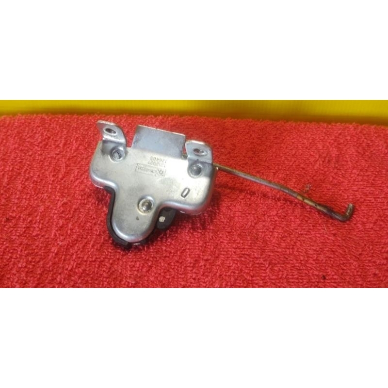 Fechadura Porta malas Vectra B Paralela 97-05