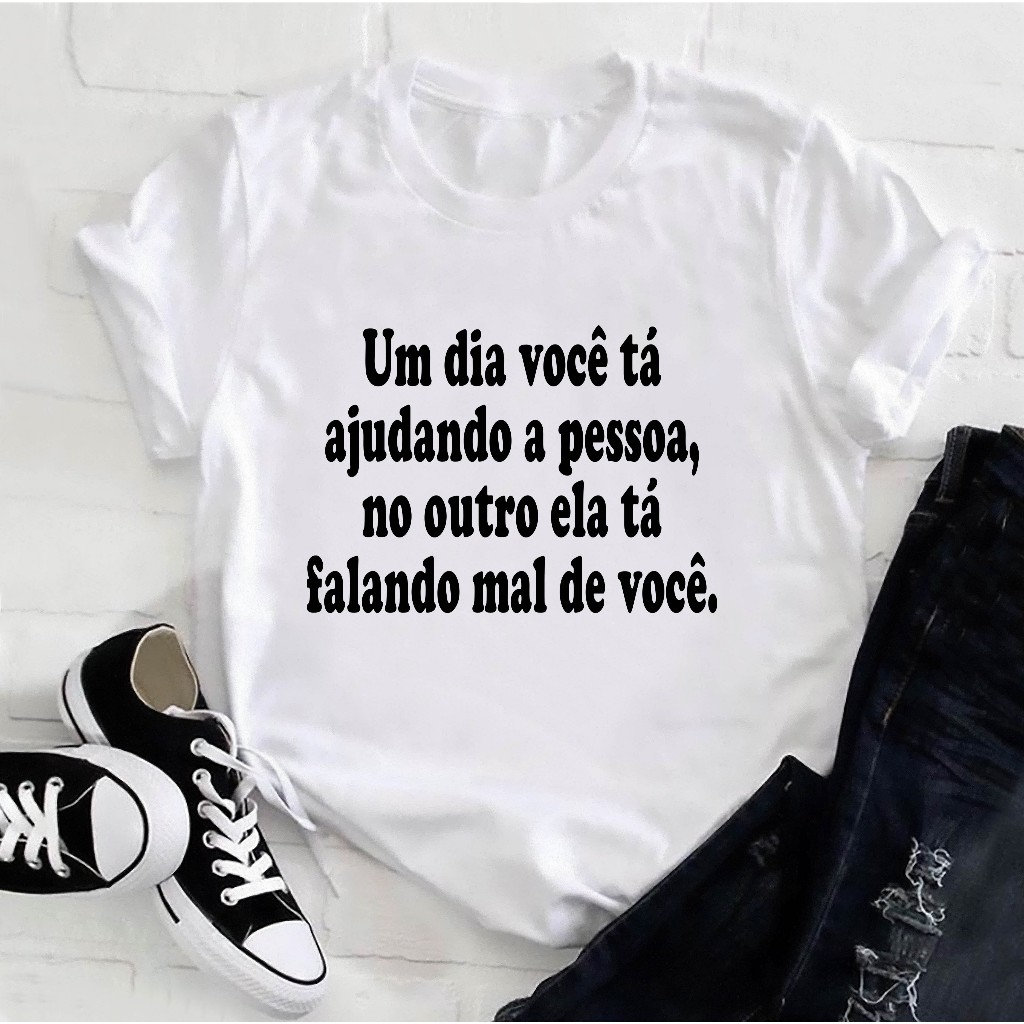 Camiseta personalizada Você tá ajudando a pessoa, no outro ela tá falando mal de você - Cod R809