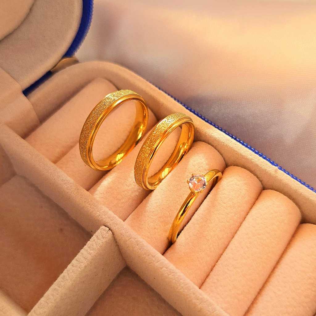 Par De Aliança De Namoro Diamantada Banhada ouro 18k 4mm + solitário + CAIXINHA