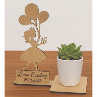 25 UNIDADES Lembrancinha MDF 15 Anos Personalizada 🎈 Centro de Mesa com Espaço p/ Suculenta em Oferta na Shopee