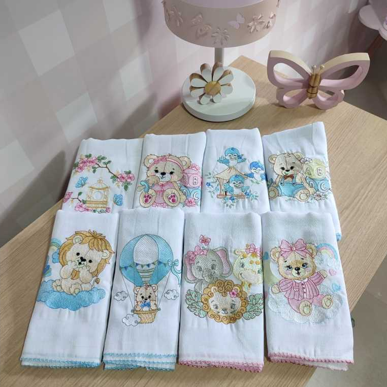Kit com 2 unidades de Fraldas de Ombro Grandes Bordadas para Bebê  0,70x0,70 cm Incomfral ...