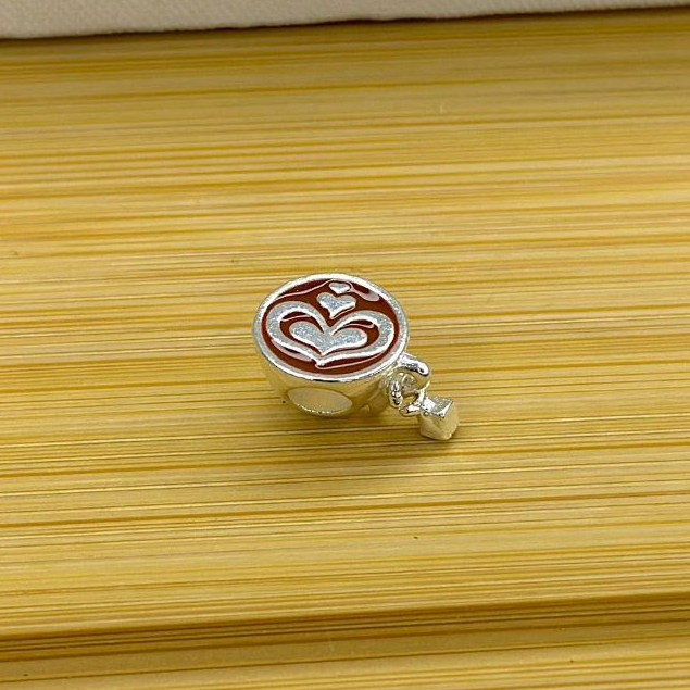 Berloque xícara de café/ Capuccino/ chocolate quente - Banhado a prata, com garantia