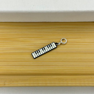 Berloque teclado instrumento musical - Banhado a prata, com garantia em Oferta na Shopee