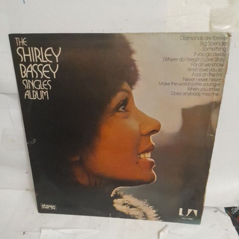 lp vinil Shirley bassey.  singles album