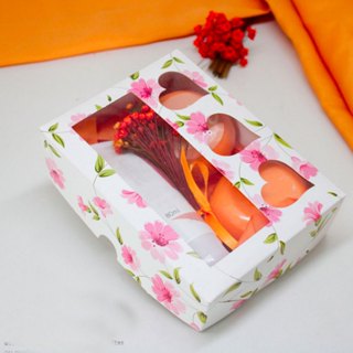 10 Caixas com visor trio de corações branco com flores rosas para 12 doces ou artesanato 16x12x4 em Oferta na Shopee