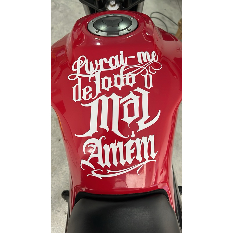 adesivo para tanque de moto livrai-me de todo o mal Amém em Oferta na Shopee