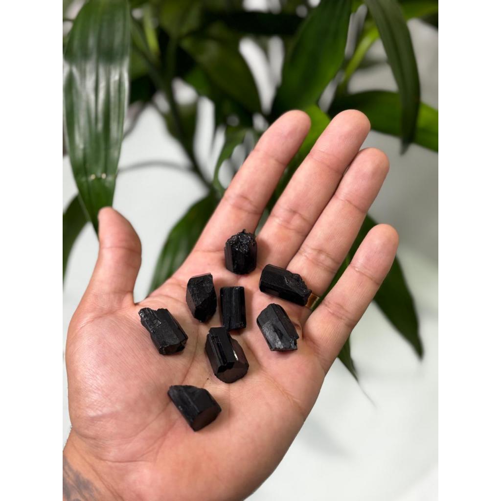 Turmalina Negra Pedra Natural Bruta Unidade - Entre 10g a 700g em Oferta na Shopee