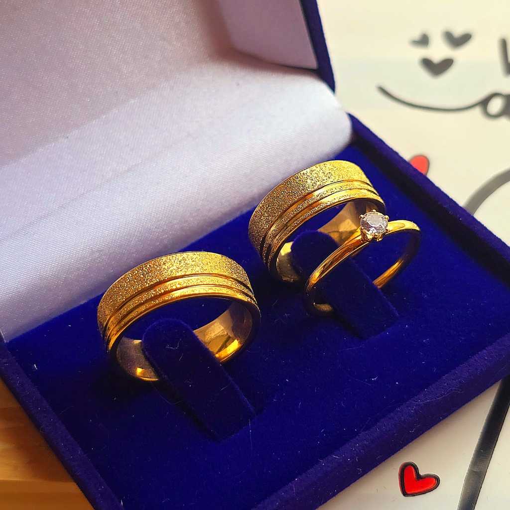 Par de Alianças Marsala Banhada Ouro 18k 8mm + Anel solitário (COD-401)