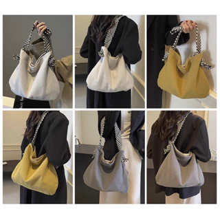 2211Alça de ombro listrada em preto e branco. Bolsa transversal de veludo cotelê com grande capacidade（Fechamento: Zíper em Oferta na Shopee