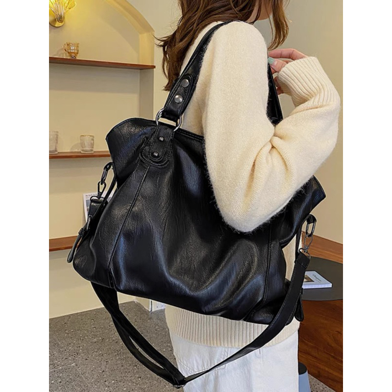 (8972)Bolsa de ombro com detalhes de rebites, bolsa transversal vintage de PU, bolsa de mão de grande capacidade em Oferta na Shopee