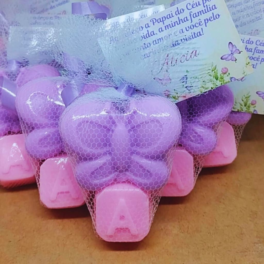 Lembrancinha Sabonete Artesanal Borboleta com 1 letra - 20 unidades