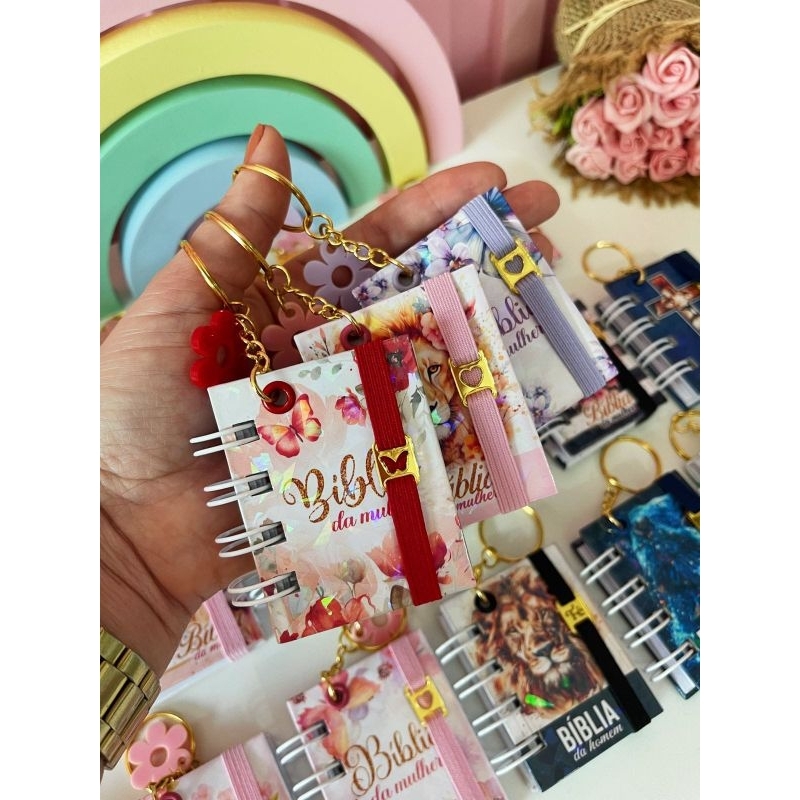 Mini biblia feminina chaveiro em Oferta na Shopee