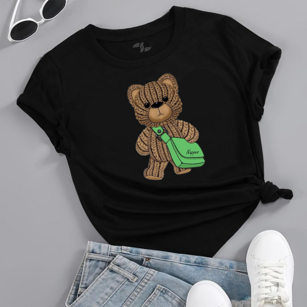 Camiseta Feminina T-Shirt Estampada Urso Linho de Bolsa Nappes Moda Bear 100% Algodão Basic Estilosa Adulto e Infantil
