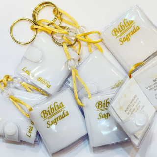 Chaveiro Mini Bíblia Sagrada. 12 unidades. Várias cores. em Oferta na Shopee