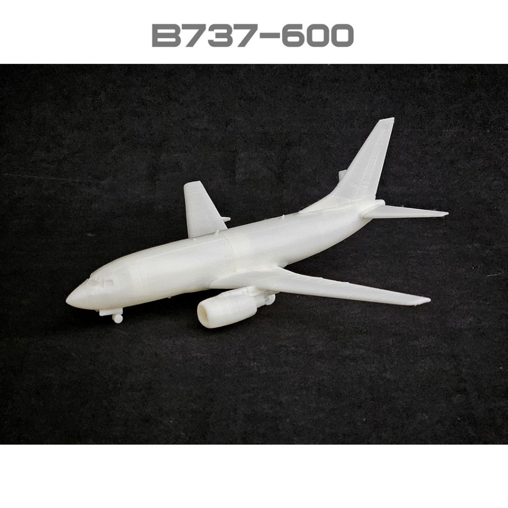 Avião Boeing B737-600 Maquete Escala 1:144 Plastimodelo