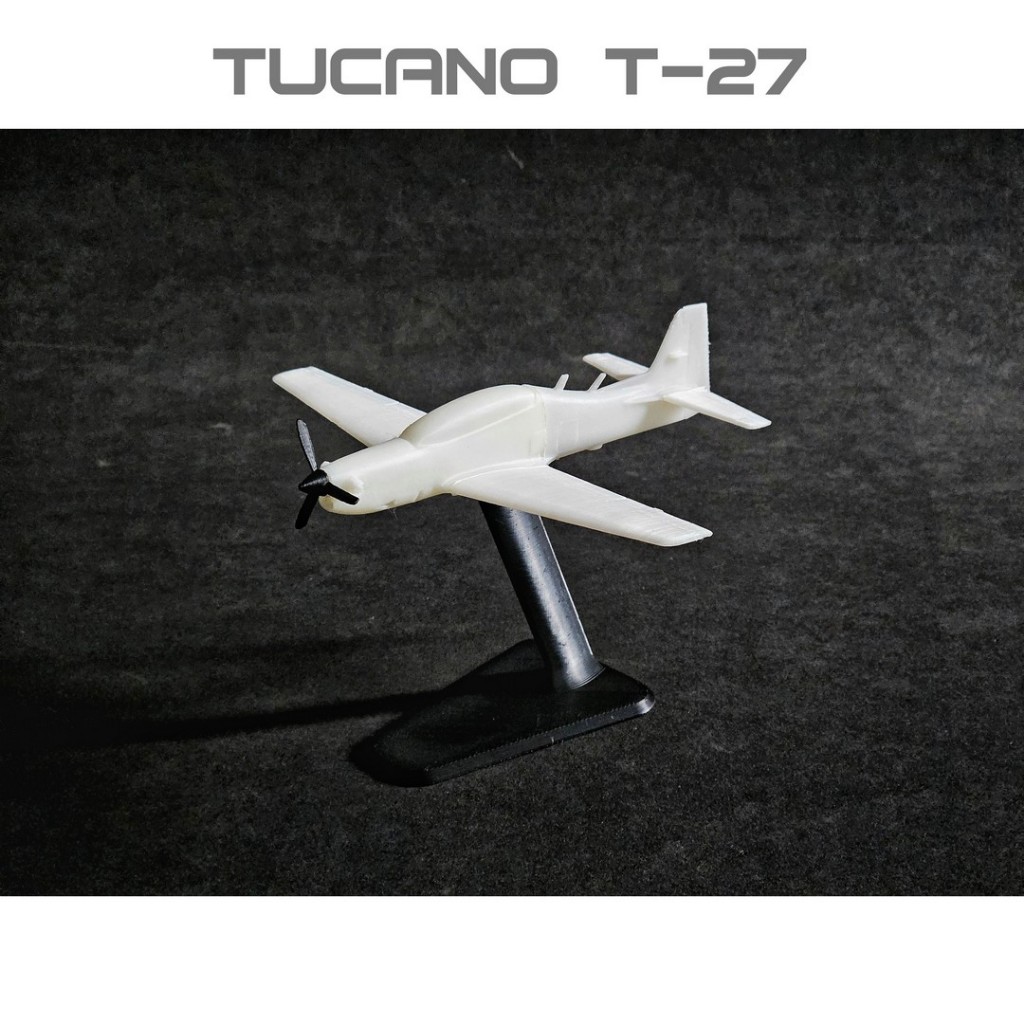 Avião Embraer T-27 Tucano maquete escala 1:72 1:48 Plastimodelo