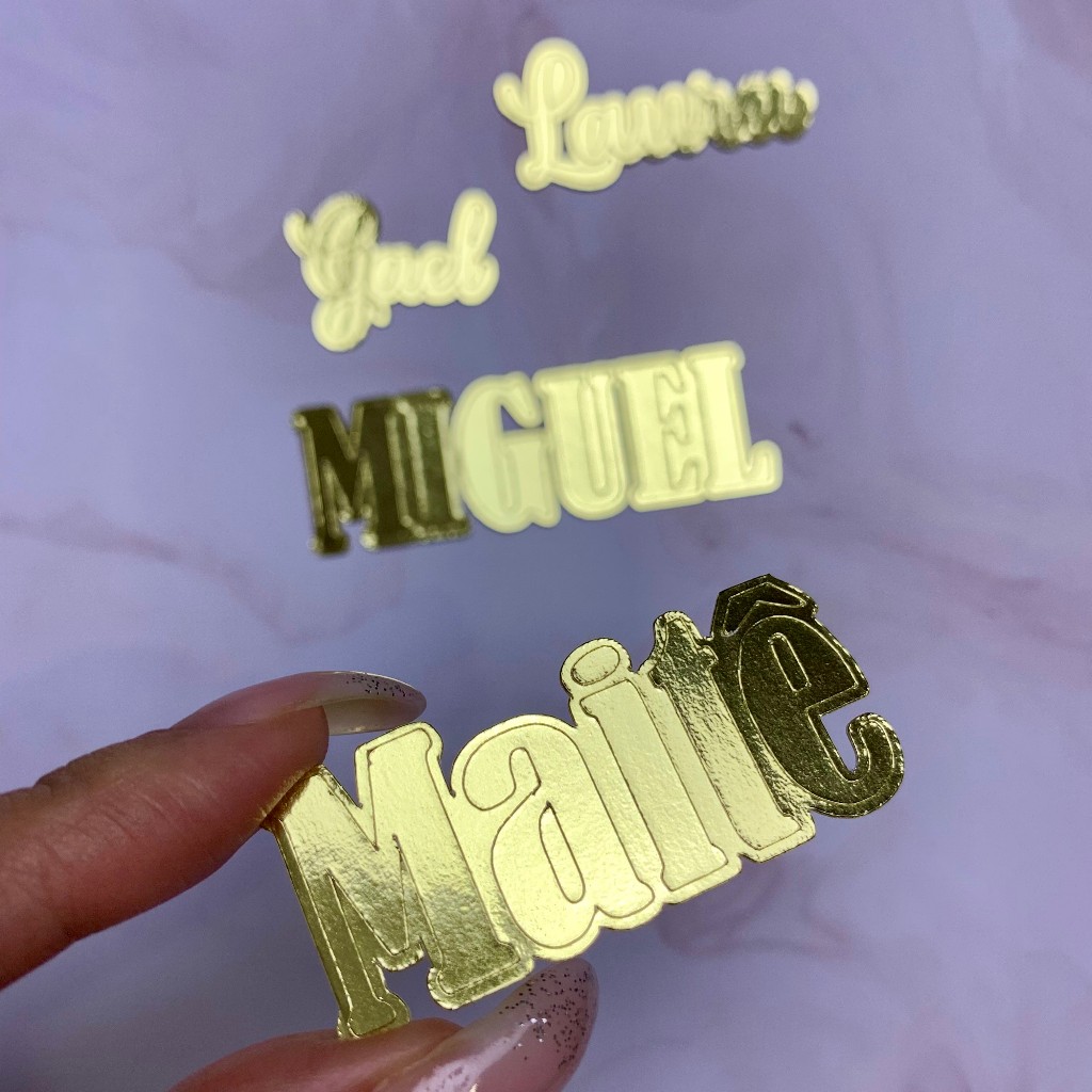 Kit de apliques com nome personalizado em papel lamicote dourado ou prata - Nome efeito espelhado para lembrancinhas.