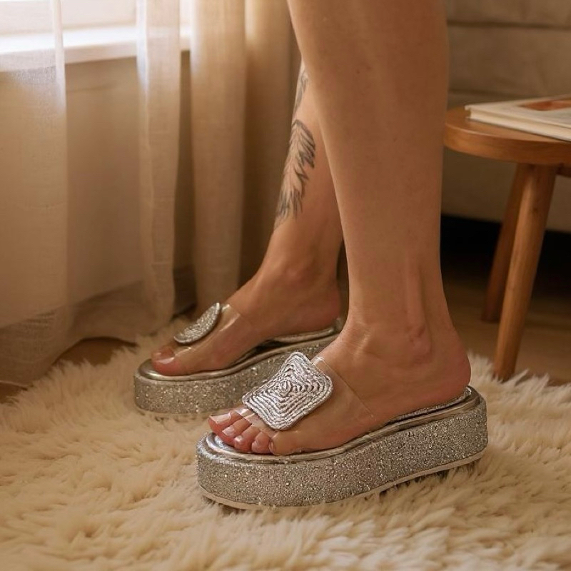 Sandalia feminina tamanco com vinil transparente com brilho anabela meia pata papete chinelo de vinil Modelo Daya