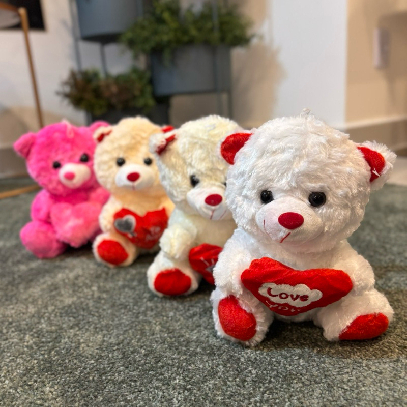 Ursinho de Pelúcia com Coração 22cm Brinquedo Macio Peludo Selo Inmetro p/ Cestas Presentes Namorada