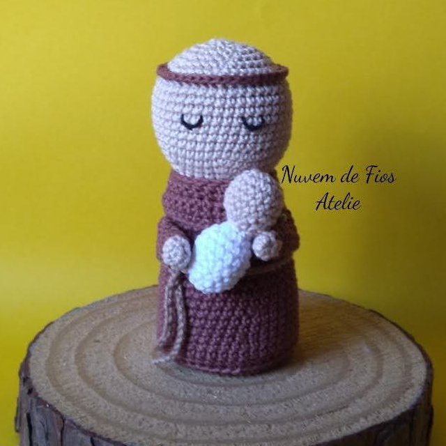 Santo Antônio em crochê/amigurumi - AMIG_0019