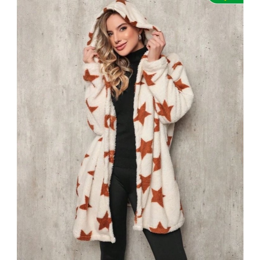 Casaco  de Capuz Teddy Feminino Em Tecido Peluciado Com Estampa de  - Moda Inverno 2025