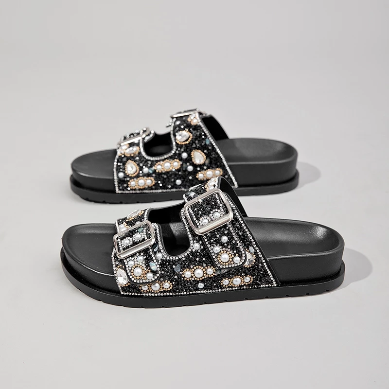 "Sandália Luxuosa com Pérolas: R$ 75! ✨"