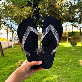 Oferta Chinelo Feminino Correia Glitter Super Leve Macio e Confortável  Tendência Verão 2025 com Estilo-ate-numero-43/44 em Oferta na Shopee