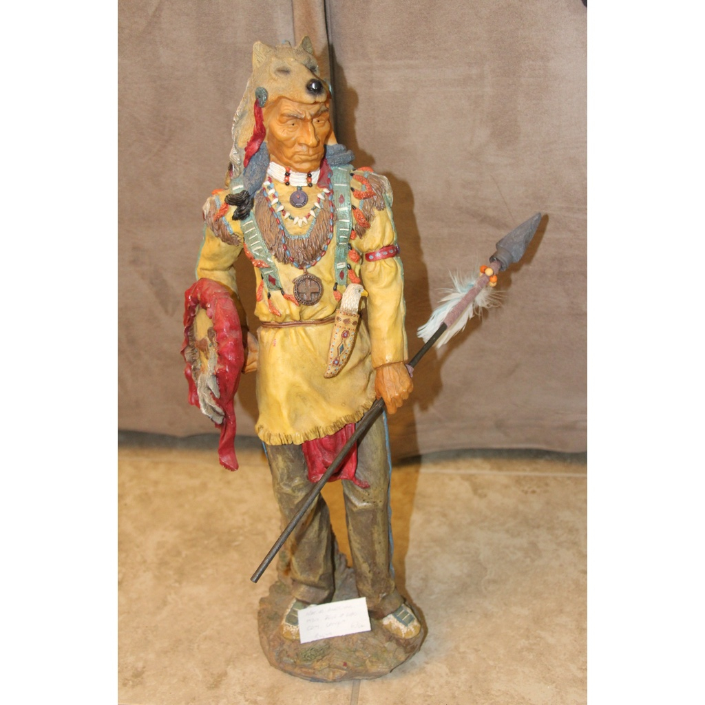 ESTÁTUA - RESINA - INDIO COCAR DE LOBO COM LANÇA SOLTA INDIO