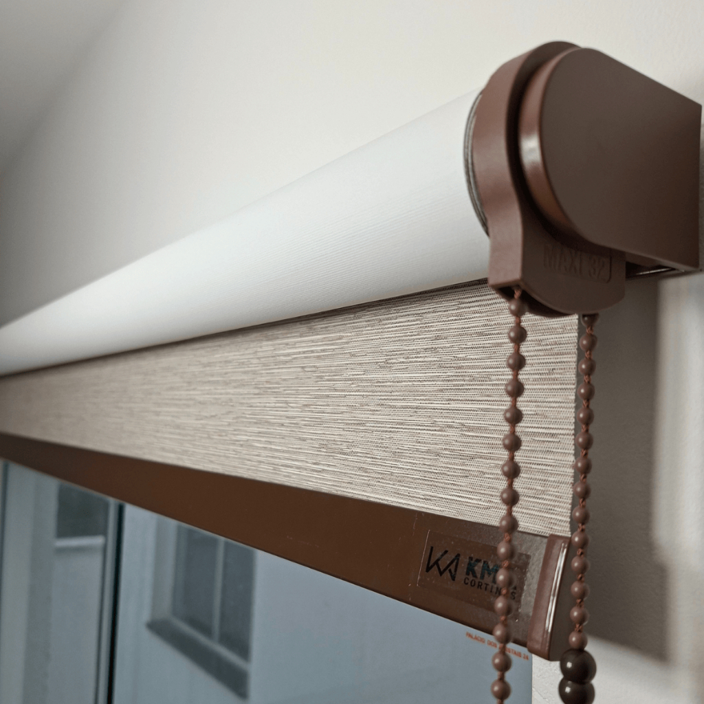 O que é Cortina Rolo Marrom? Guia e Onde Comprar | BuscaProdutos