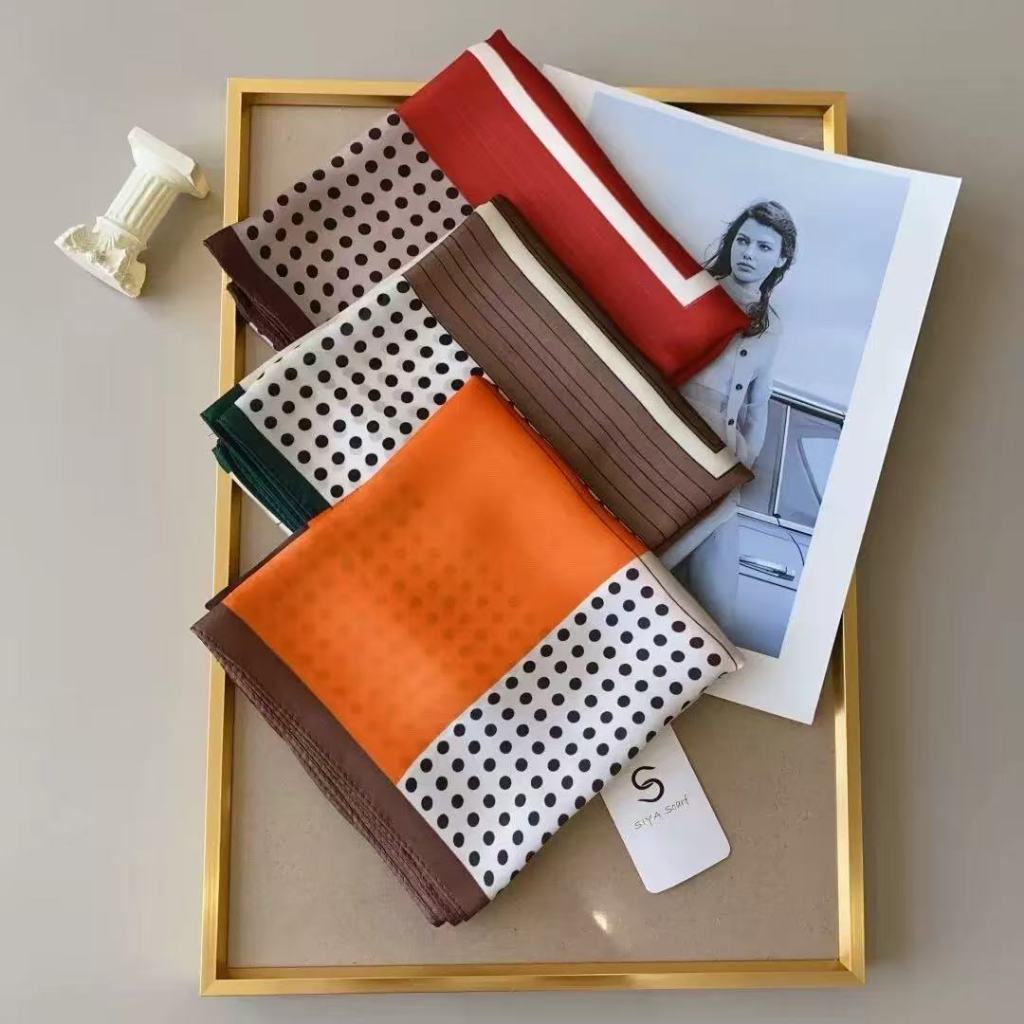 Lenço Cetim Nova Tendência Diversas Estampas  90x90 em Oferta na Shopee