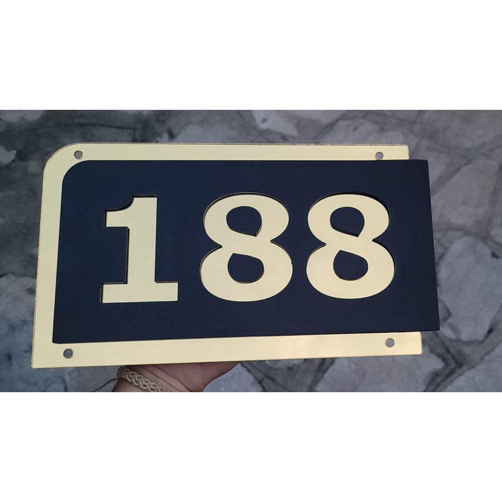 PLACA NÚMERO RESIDÊNCIAL - COISA DE CASA - TUDO PARA CASA - EM ACRILICO DOURADO E PRETO