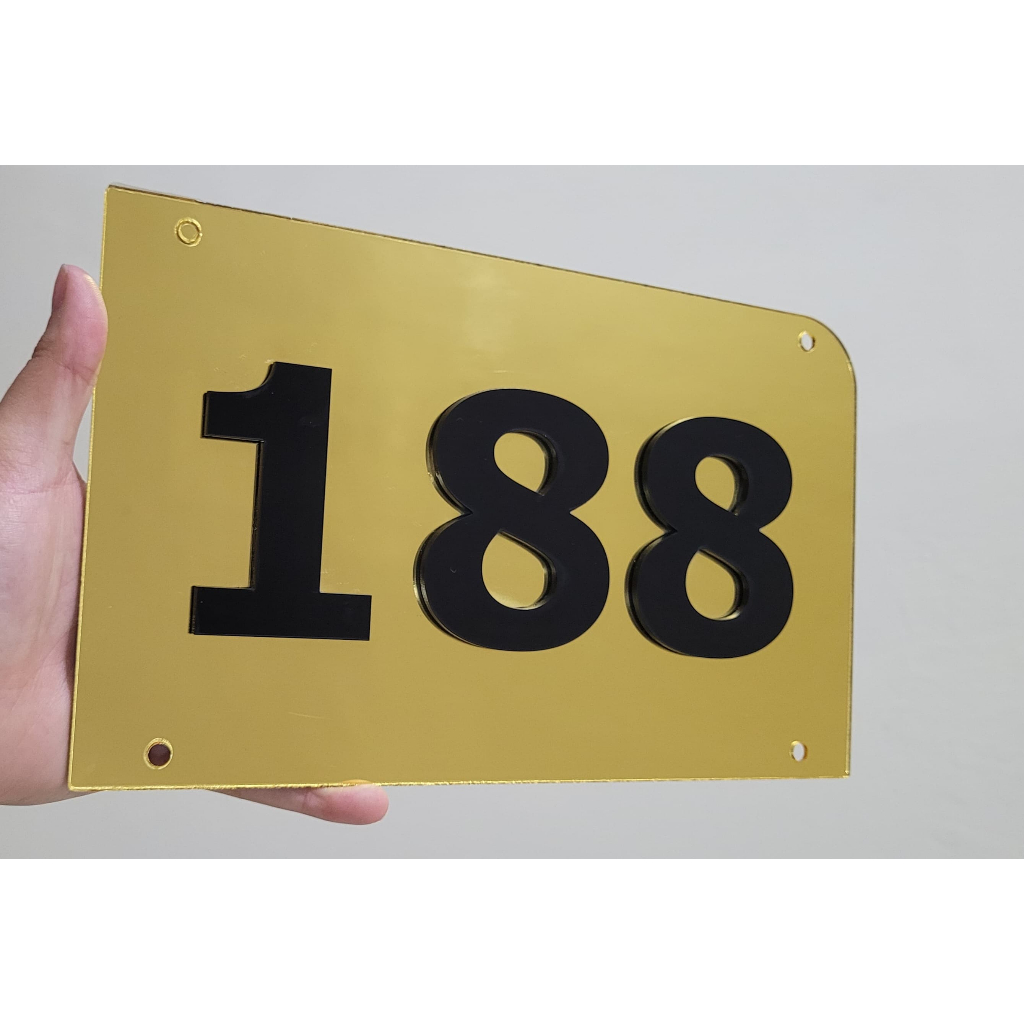 PLACA NÚMERO RESIDÊNCIAL - COISA DE CASA - TUDO PARA CASA - NUMERO EM RELEVO ACRILICO DOURADO E PRETO