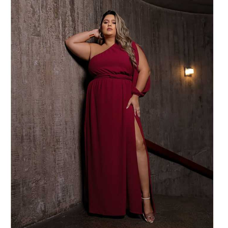 Vestido Longo Feminino Plus Size Manga Única Com Fenda e Cinto Delicado