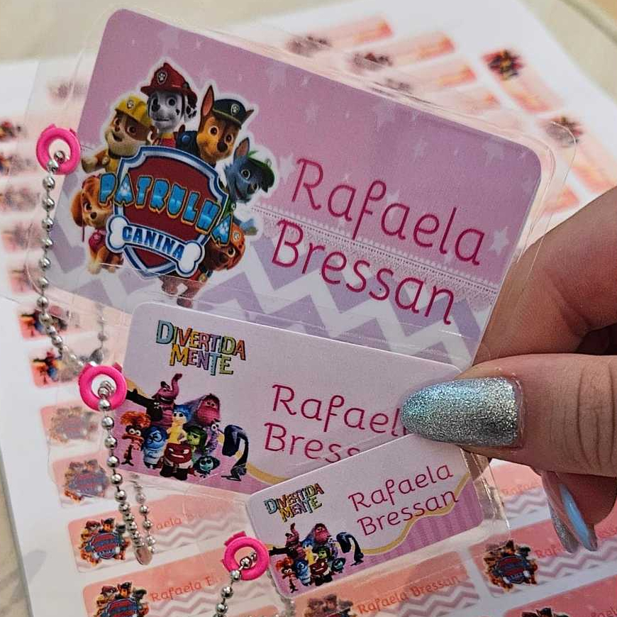 Tag identificadora escolar (chaveiro) plástificado para mochila, lancheira, estojo